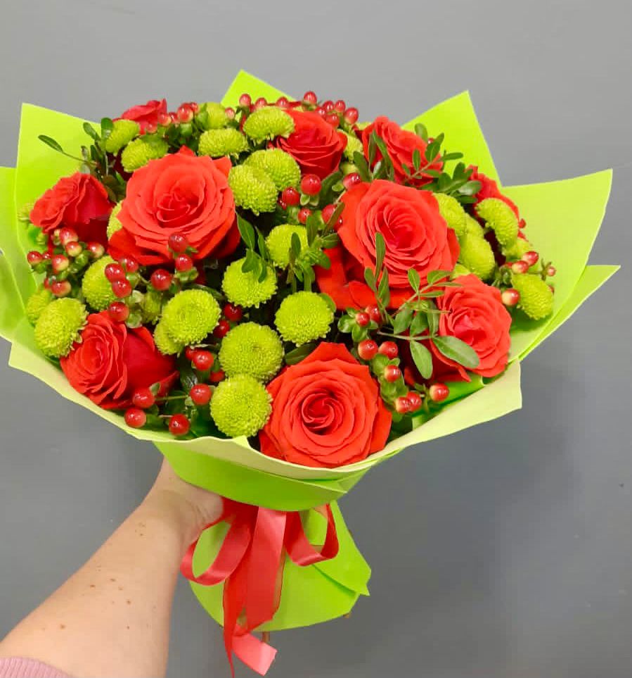 Букет цветов из: Хризантемы и Розы в Северный