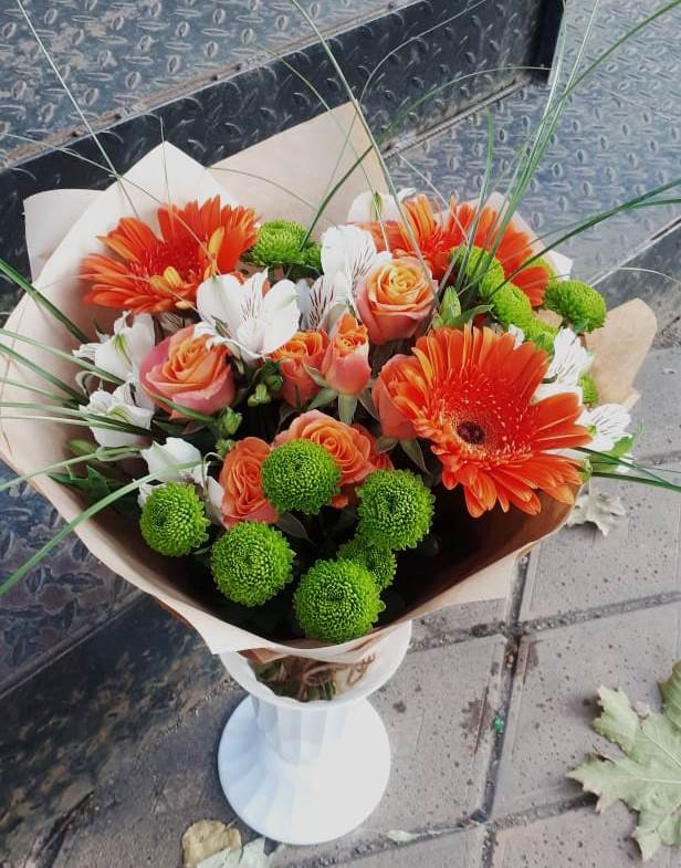 Букет цветов из: Герберы, Хризантемы, Альстромерии и Розы в Северный
