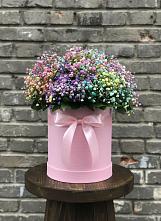 Цветочная композиция из Гипсофила и Розы в шляпной коробке в Северный