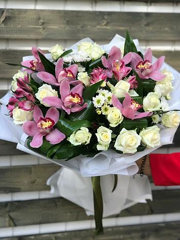 Букет цветов из: Розы и Хризантемы в Северный
