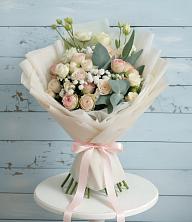 Букет цветов из:  Розы и Лизиантусы в Северный