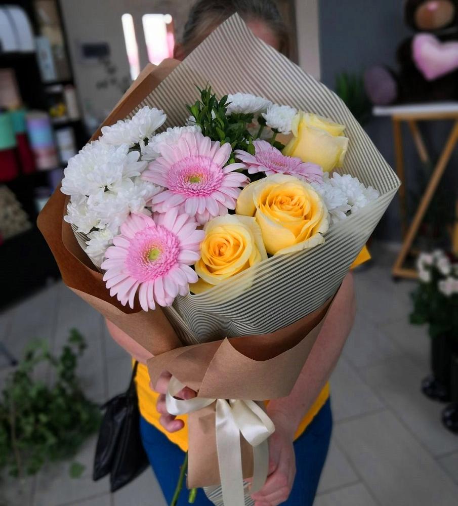 Букет цветов из: Герберы, Розы и Хризантемы в Северный