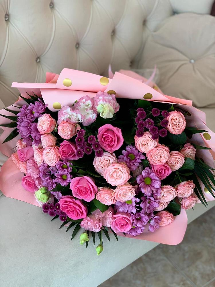 Букет цветов из: Хризантемы, Розы и Лизиантусы в Северный