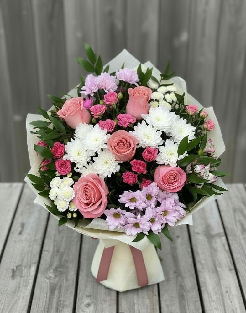 Букет цветов из: Альстромерии, Гвоздики, Розы и Хризантемы в Северный