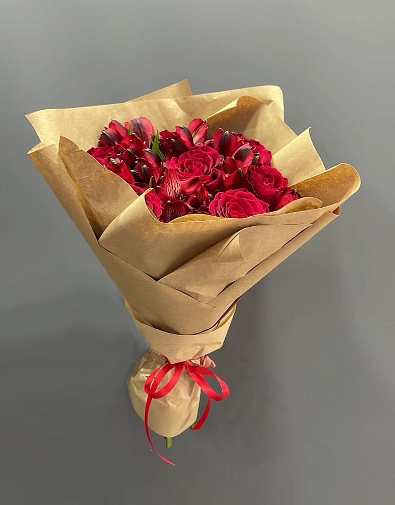 Букет цветов из: Альстромерии и Розы в Северный