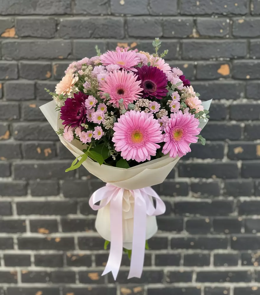 Букет цветов из: Герберы и Хризантемы в Северный