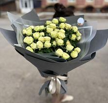 Букет Белые кустовые розы Солинеро в Северный