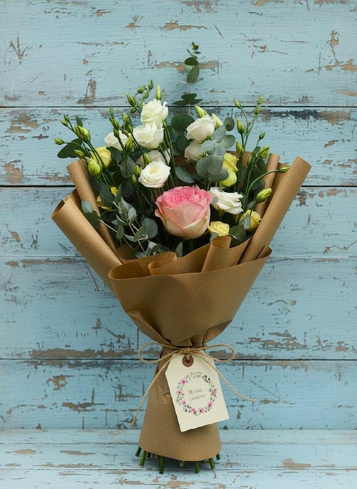 Букет цветов из: Розы и Лизиантусы в Северный