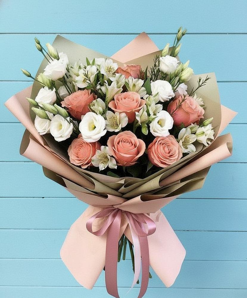Букет цветов из: Розы, Альстромерии и Лизиантусы в Северный