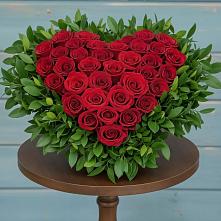 Цветочная композиция из Розы в виде сердца в Северный