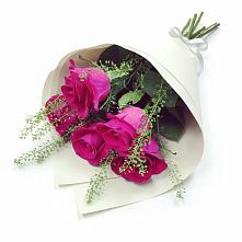 Букет цветов из:  Розы в Северный