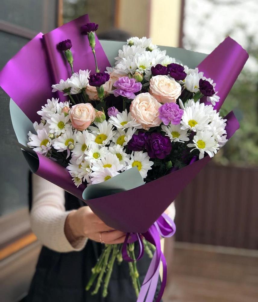 Букет цветов из: Хризантемы, Гвоздики и Розы в Северный