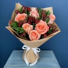 Букет цветов из:  Розы и Альстромерии в Северный