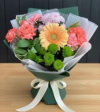 Букет цветов из:  Гвоздики, Розы, Герберы и Хризантемы #REPLACE_PRED# Северный