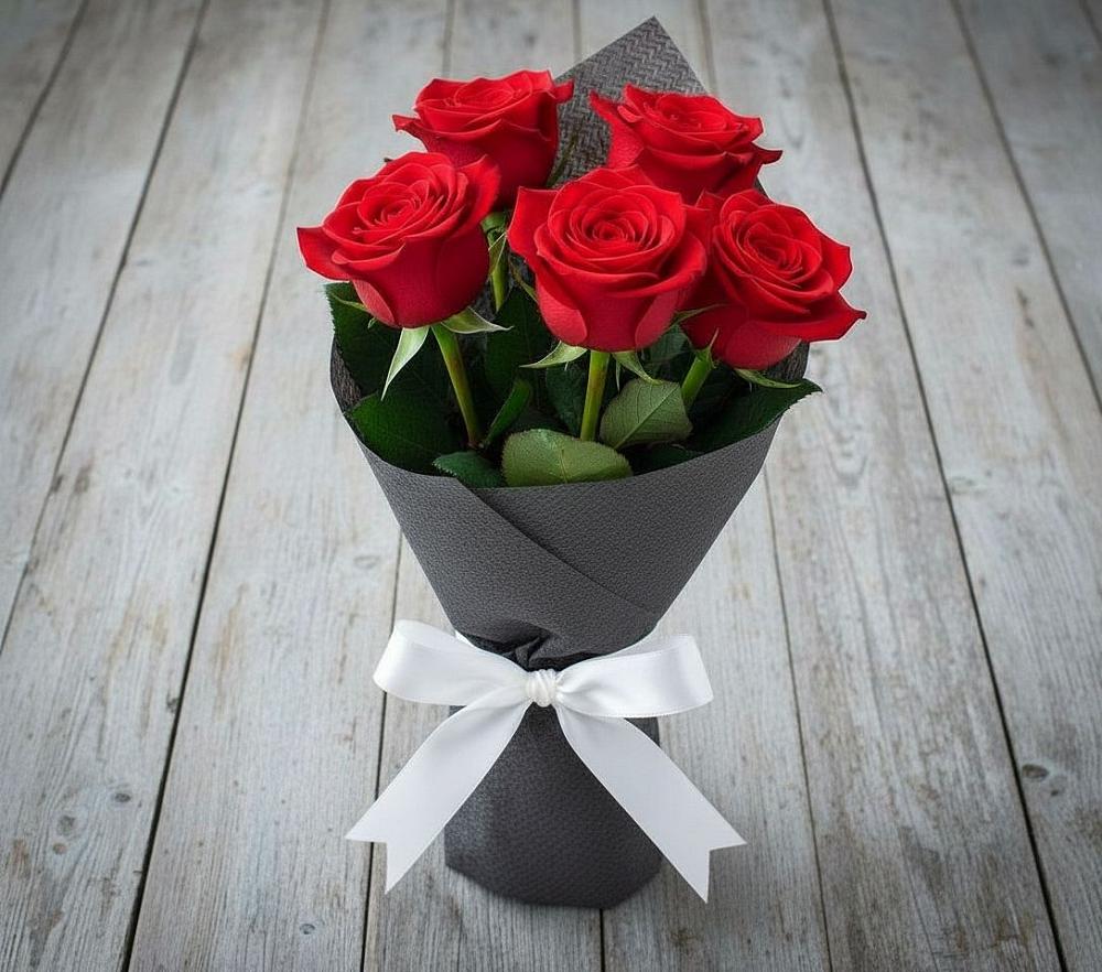 Букет 5 Красных роз Эдлесс Лав в Северный