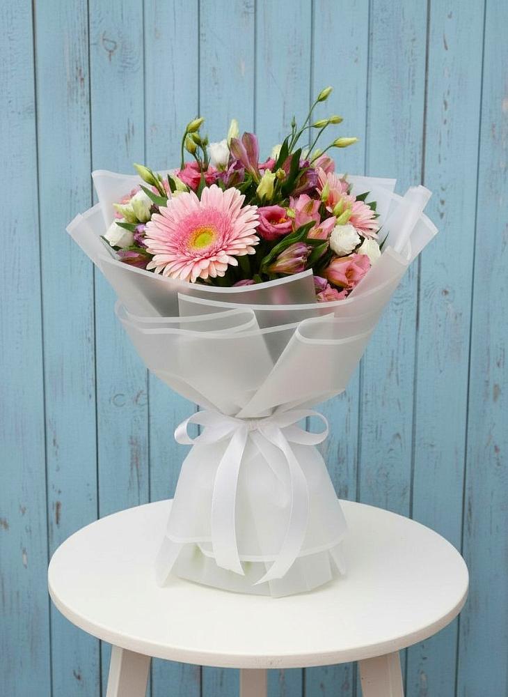 Букет цветов из: Герберы, Альстромерии и Лизиантусы в Северный