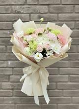 Букет цветов из:  Гвоздики, Розы, Лизиантусы и Хризантемы #REPLACE_PRED# Северный