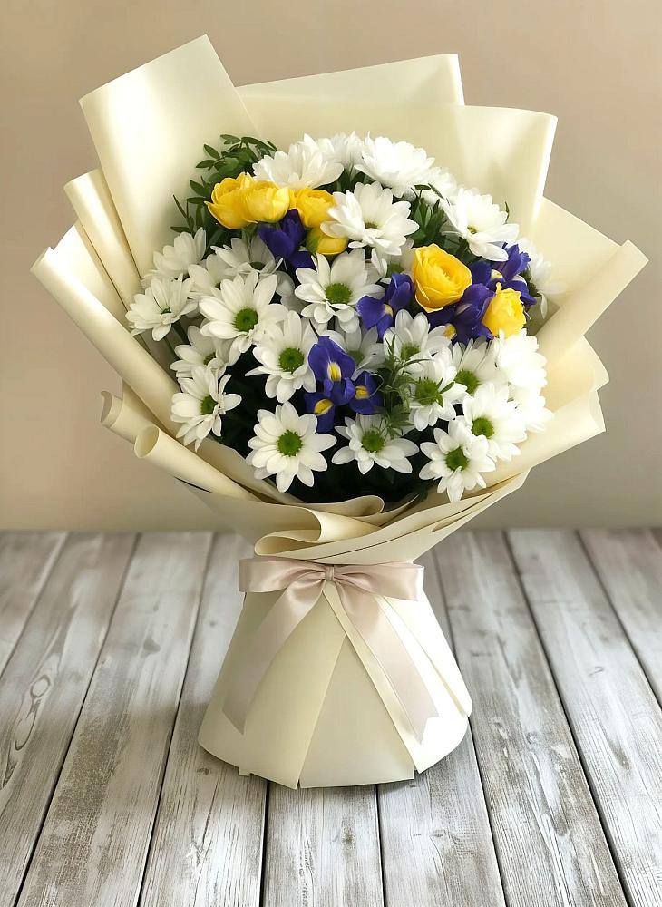 Букет цветов из: Ирисы, Хризантемы и Розы в Северный