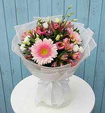 Букет цветов из:  Герберы, Альстромерии и Лизиантусы в Северный
