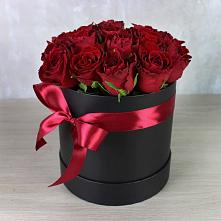 Цветочная композиция из Розы в шляпной коробке в Северный