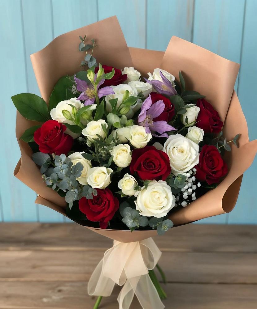 Букет цветов из: Розы и Альстромерии в Северный