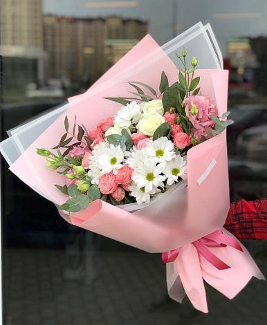 Букет цветов из: Розы, Лизиантусы и Хризантемы в Северный